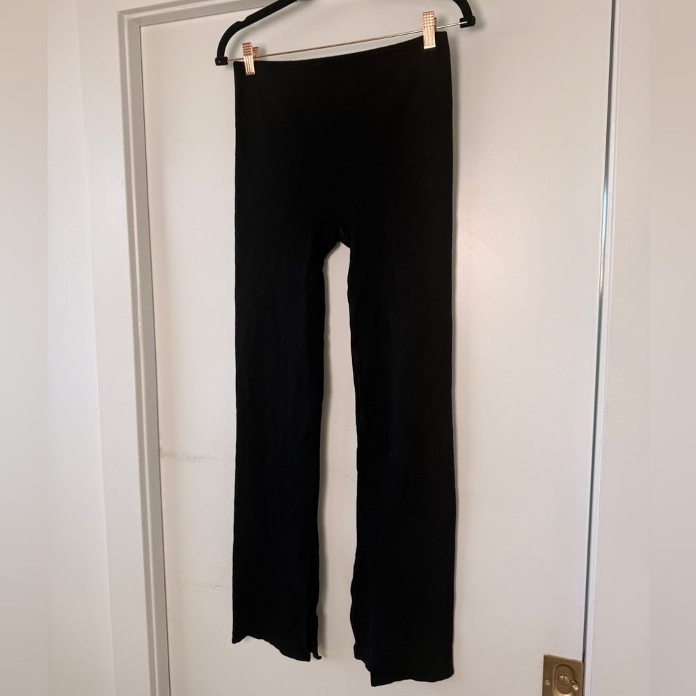 Woman’s Black Flared Leggings - Picture 2 of 8